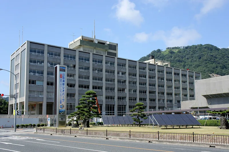 鳥取県庁舎（ウィキメディア・コモンズ）