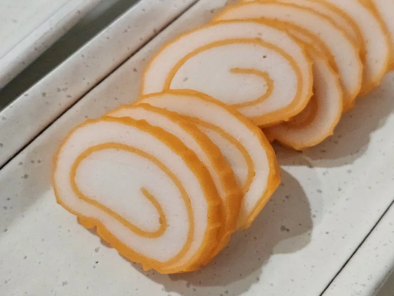 イメージ：富山の赤巻きかまぼこ（ウィキメディア・コモンズ）