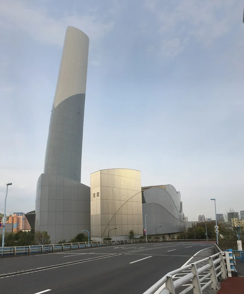 港清掃工場（ウィキメディア・コモンズ）