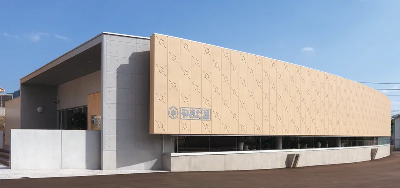 やまだ屋 おおのファクトリー 工場見学（もみじ饅頭）（momiji-yamadaya.co.jp の掲載画像）