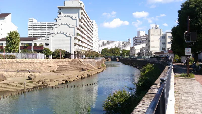 イメージ：処理水を放流する帷子川（保土ケ谷区）（ウィキメディア・コモンズ）