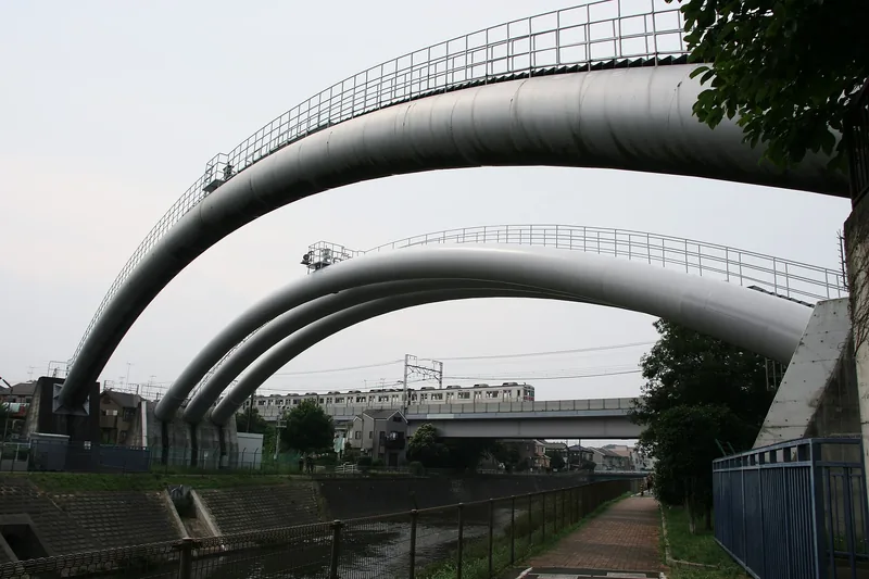 イメージ：水道の水管橋（ウィキメディア・コモンズ）