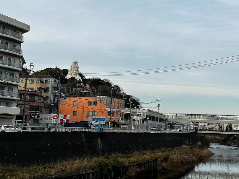 イメージ：処理水を放流する柏尾川（ウィキメディア・コモンズ）
