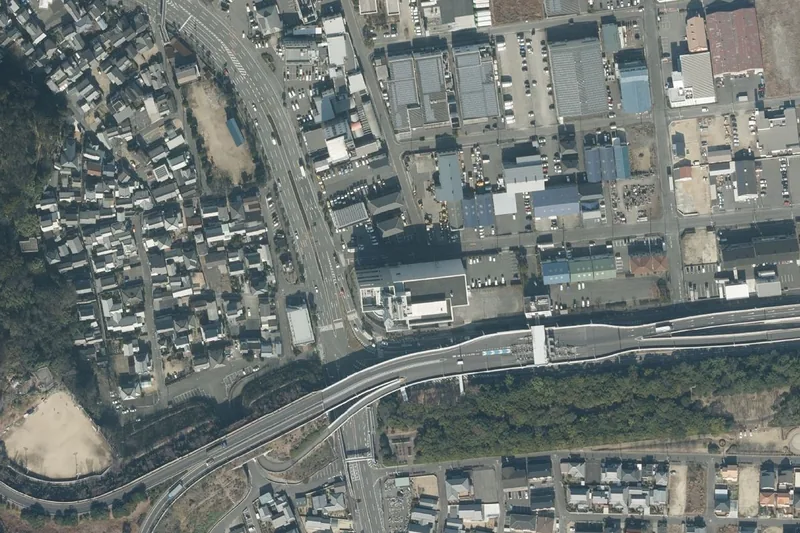 読売新聞 坂出工場（印刷工場見学）のあたりの空中写真（国土地理院）