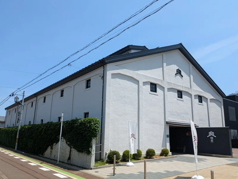吉乃川 酒ミュージアム「醸蔵」（ウィキメディア・コモンズ）