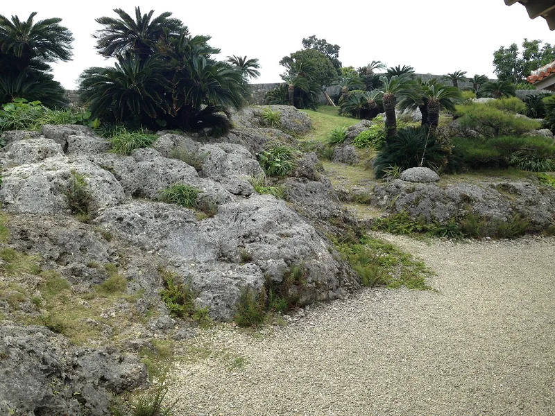 イメージ：近くの首里城の庭園（ウィキメディア・コモンズ）